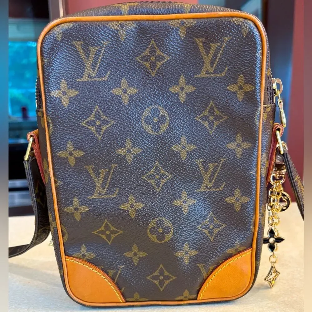 LOUIS VUITTON Danube Crossbody w/Box, Dust Bag, 1 Ribbon, 2 Bag Charms & COA.EUC
